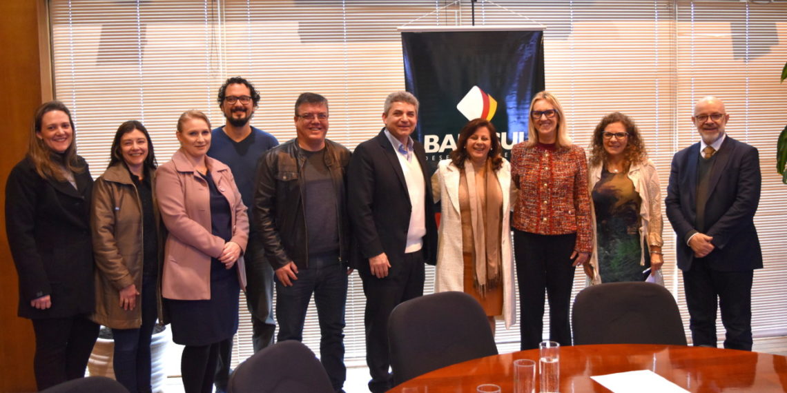 Sapiranga e Badesul assinam contrato para asfaltar mais quatro ruas