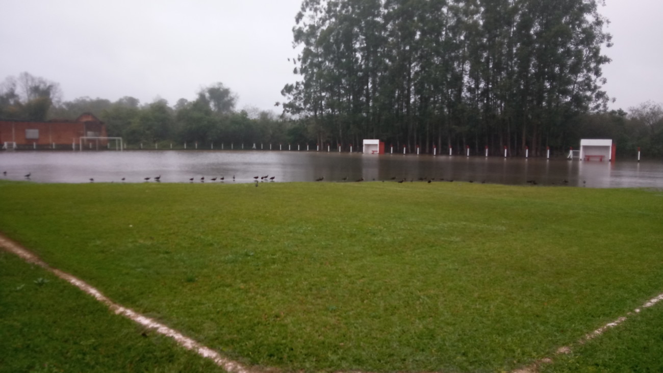 Campo de Futebol, no bairro Porto Blos, ao lado da antiga Associação de Moradores