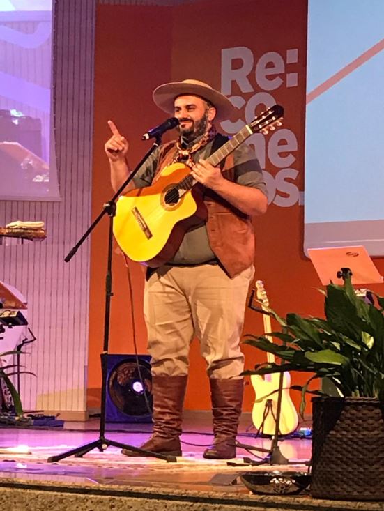Jesiel Dias sobe ao palco às 19h30 do dia 15 para  apresentar suas canções em estilo gauchesco