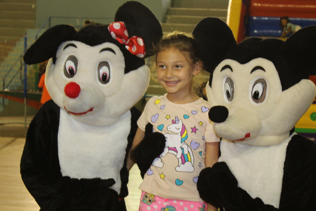 Minnie e Mickey fizeram a alegria da garotada