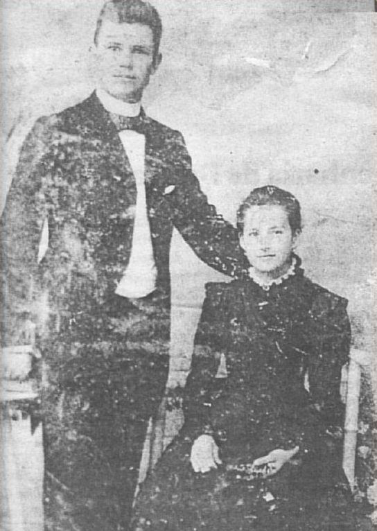 Foto do final da dÚcada de 1860, da hamburguense Jacobina Mentz Maurer, lÝder do movimento Mucker em Sapiranga, com seu marido JoÒo Jorge Maurer