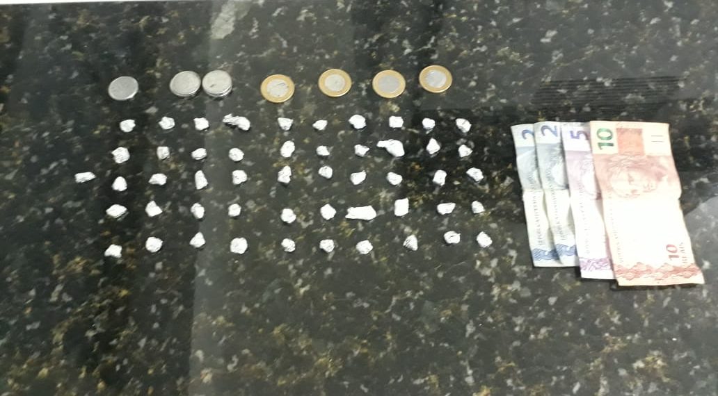 Brigada Militar de Sapiranga apreende mais de 50 pedras de crack no bairro São Luiz