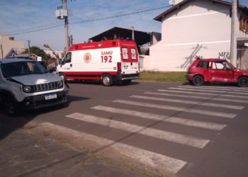 Vídeo e fotos: Criança fica ferida após colisão de veículos no bairro São Luiz, em Sapiranga