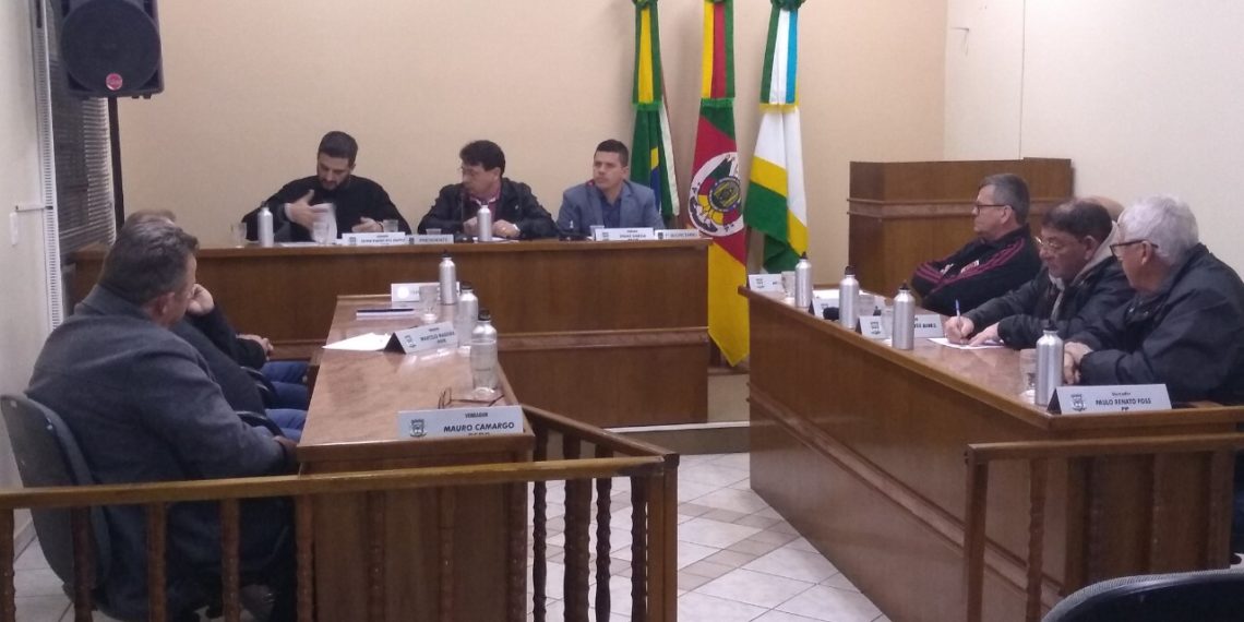 Câmara de Araricá tem dificuldade de notificar ex-prefeito Sergio e votação das contas é adiada