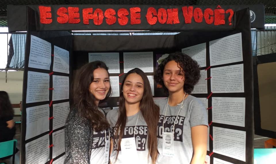 Projeto de alunas da Escola Maria Emília de Paula ganha concurso e viaja para Roma