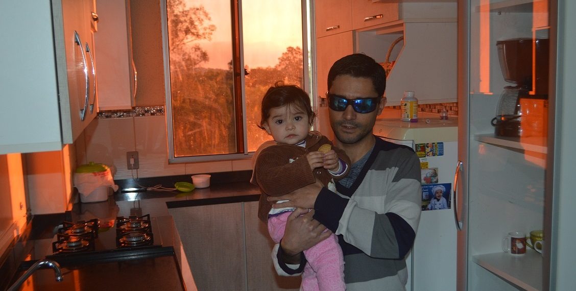 Sapiranguense que perdeu visão devido a síndrome de Steven-Johnson, sonha em voltar a enxergar e ver a filha crescer