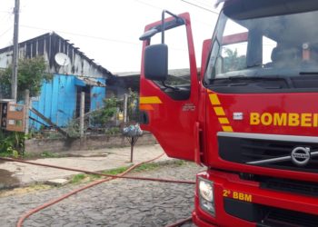 Incêndio destrói grande parte de casa no Bairro São Luiz, em Sapiranga