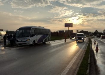 Mulheres sofrem ferimentos após acidente entre automóvel e micro-ônibus na RS-239, em Nova Hartz