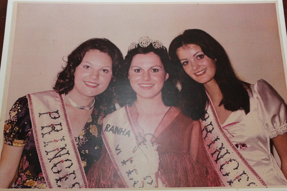 1974 – Rainha: Maria Clara Muller. Princesas: Ethel Vera Schoenardie e Liane Vera Raymundo