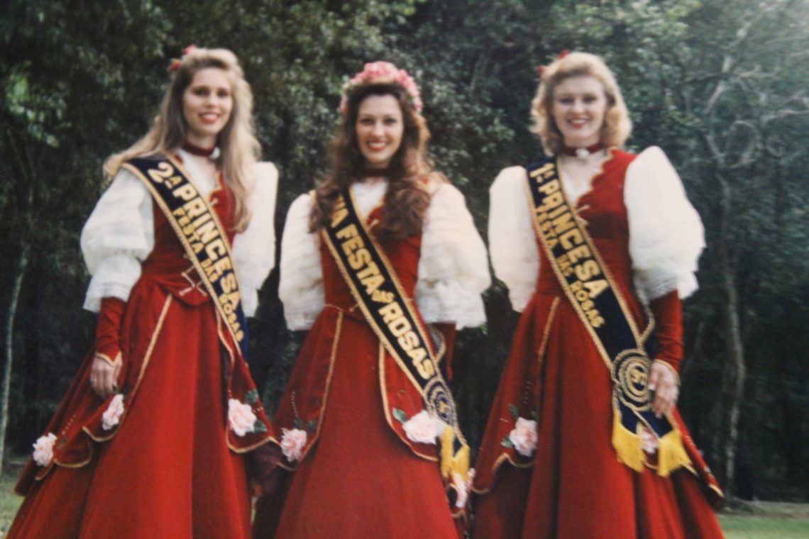 1997 – Rainha: Natanie Schmitt. Princesas: Luciana Lenz e Angélica Bichoff