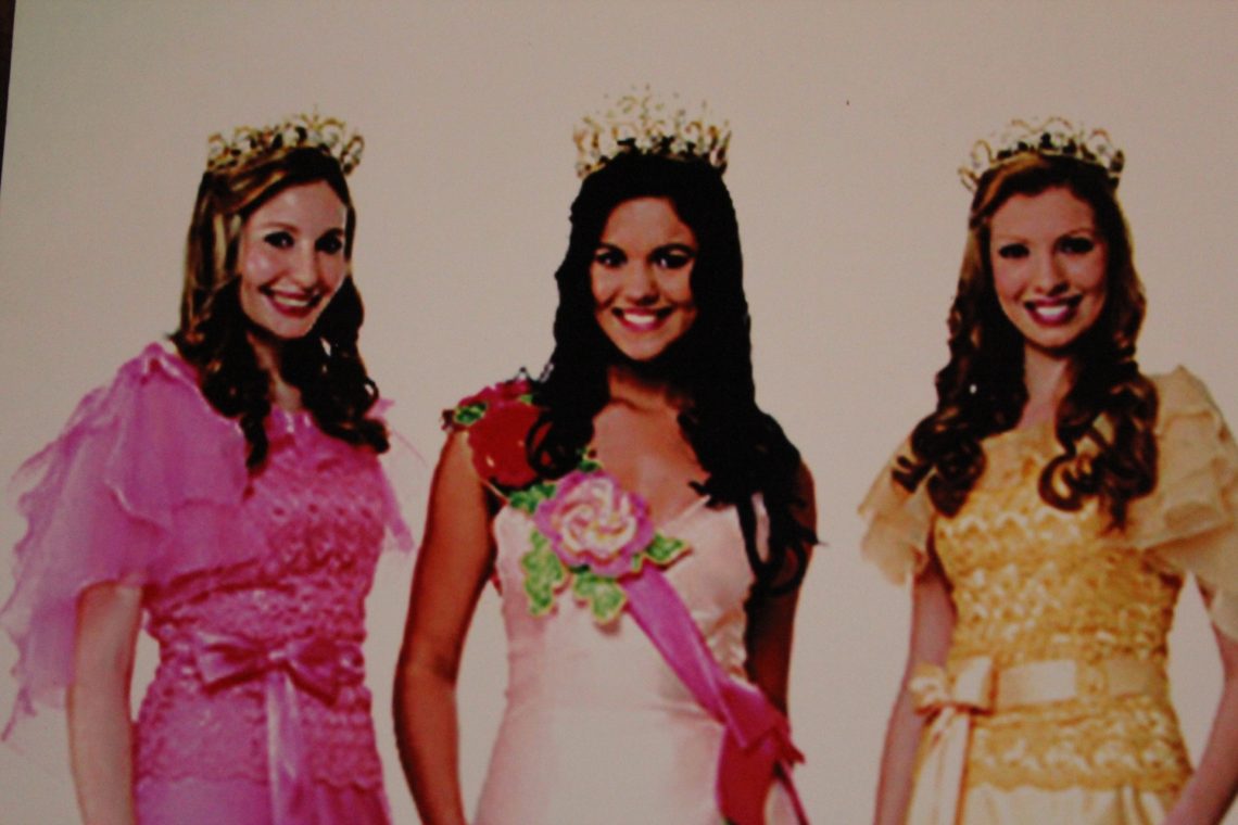 2006 – Rainha: Muriel Maus. Princesas: Bruna Blos Hepp e Daiana Welter Carvalho