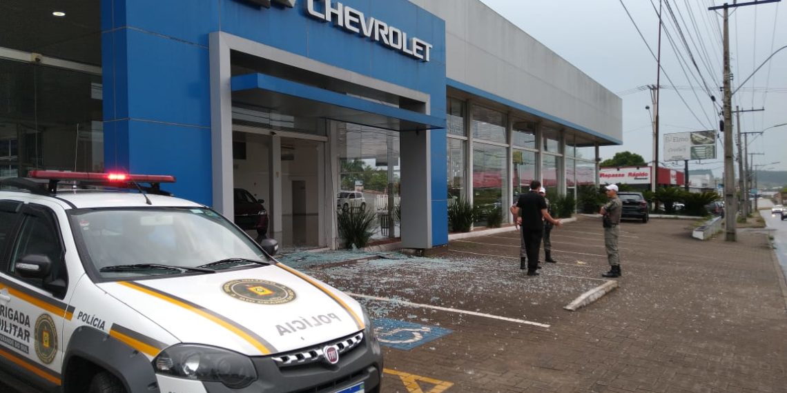 Bandidos furtam carros 0km da Sinoscar, em Sapiranga