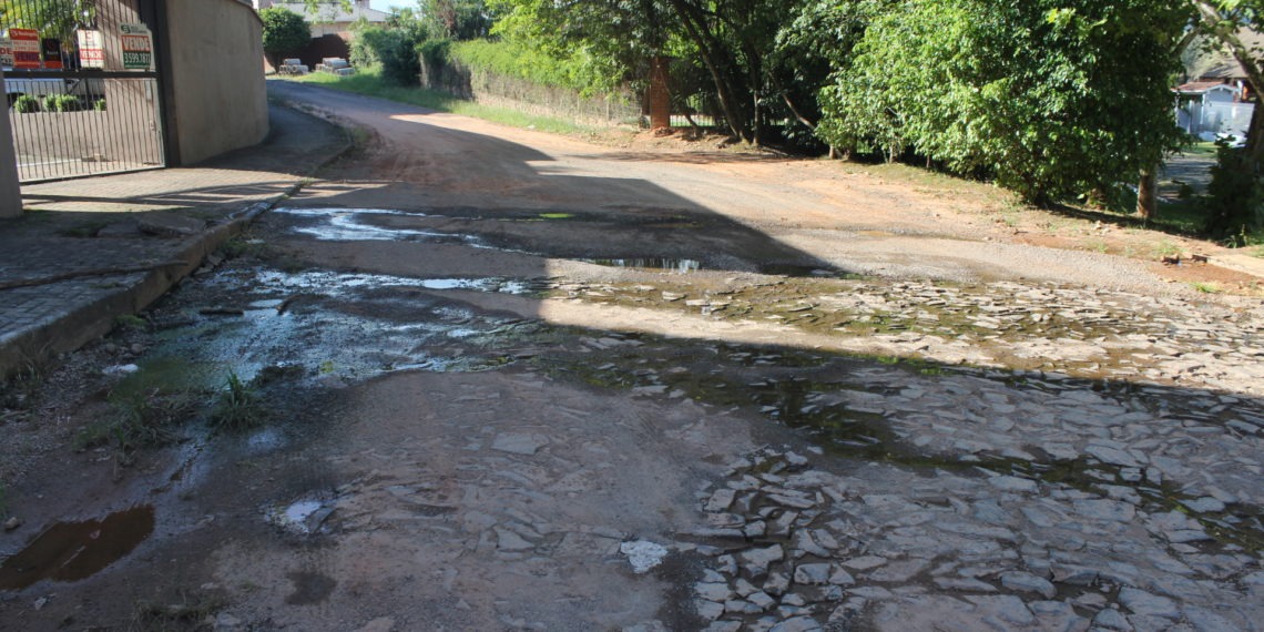Falta de pavimentação em rua que dá acesso ao Instituto Estadual de Sapiranga incomoda moradores