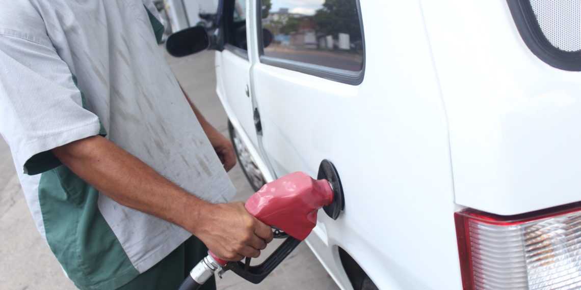 Entenda a variação no preço da gasolina em diferentes postos da região