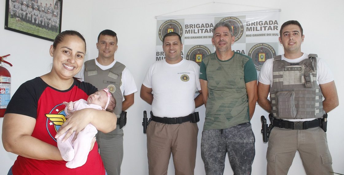 Brigadiano de Nova Hartz salva a vida de bebê que estava engasgado e família mostra gratidão