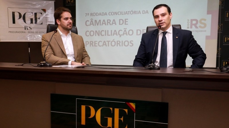 Leite e o procurador-geral do Estado, Eduardo Cunha da Costa, lançaram a nova rodada de negociações. Foto: Itamar Aguiar / Palácio Piratini.