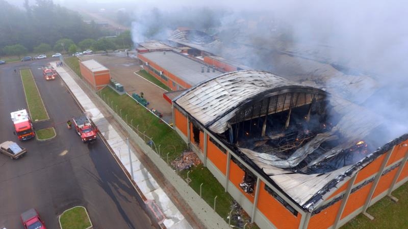 Unidade da Calçados Beira Rio, em Mato Leitão, é atingida por incêndio