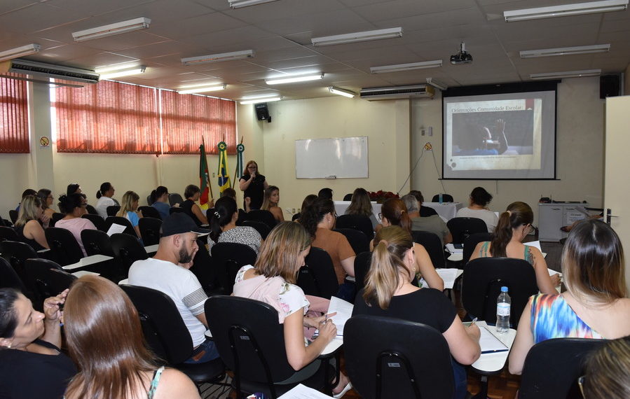 Sapiranga promoveu encontro com equipes diretivas das escolas municipais e conveniadas