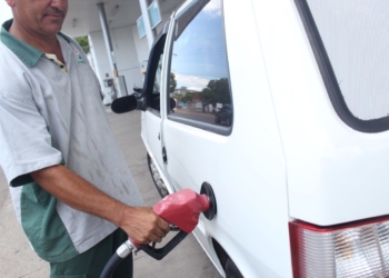 Petrobras anuncia acréscimo de 12% no preço da gasolina