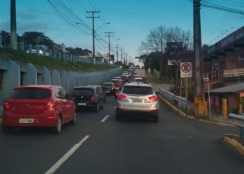 Acidente entre carro e moto em Campo Bom deixa feridos