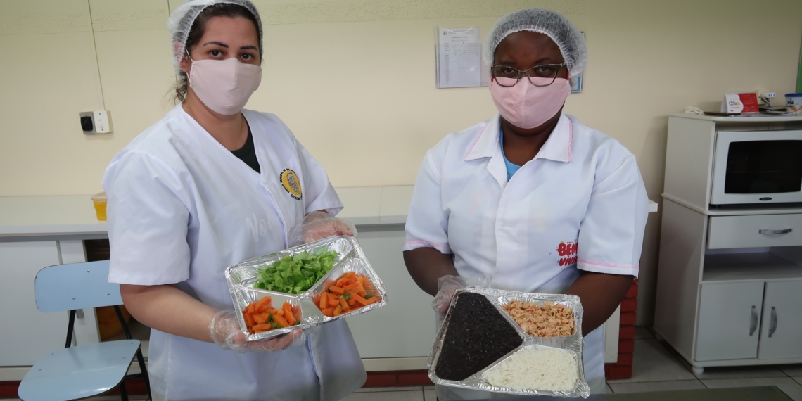 Campo Bom começou a distribuição de marmitas para alunos da rede municipal de ensino