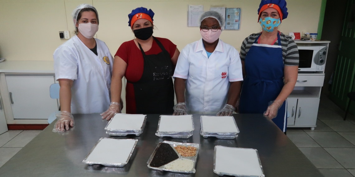 Comida pronta distribuída para alunos carentes de Campo Bom vai parar no lixo