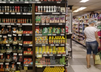 Confiança do consumidor cai 3,2 pontos em dezembro