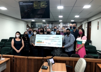 Câmara de vereadores entrega cheque de R$ 2,8 milhões para prefeitura de Sapiranga de valores economizados