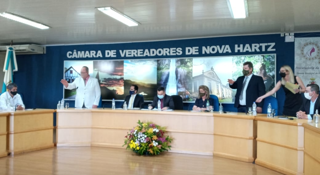 Flávio Jost é reconduzido ao cargo de prefeito pela Câmara de Nova Hartz