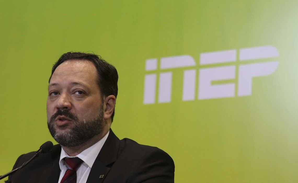 O presidente do Inep, Alexandre Lopes,participa da entrevista coletiva sobre o segundo dia de provas do Enem