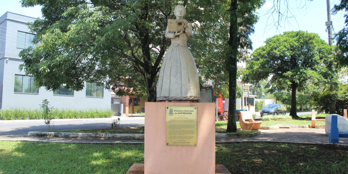 Monumentos de Jacobina Maurer e Genuíno Sampaio: Lugares de Memória