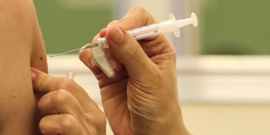 Imunidade pós-vacina pode demorar semanas, dizem especialistas