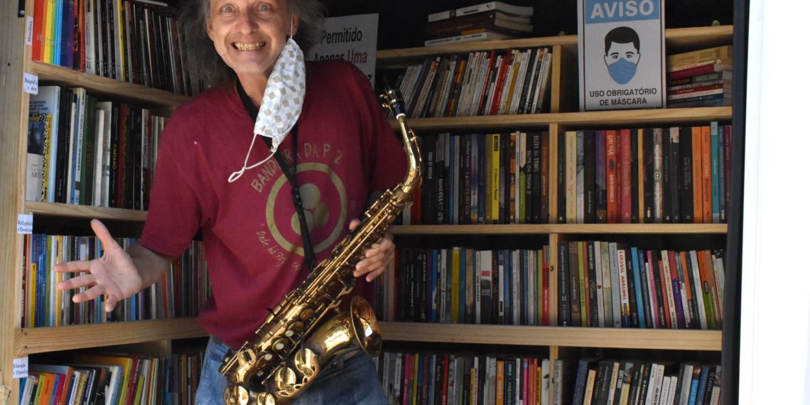 BiblioVAN traz música e literatura à Nova Hartz