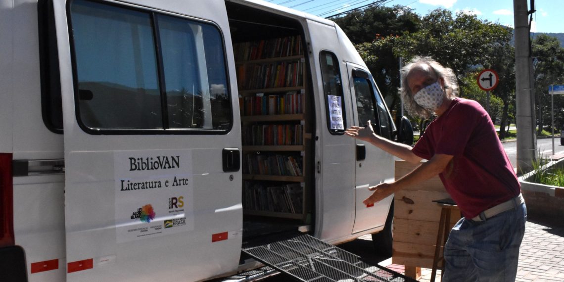 BiblioVAN traz música e literatura à Nova Hartz
