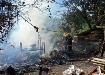 Incêndio atinge residência no bairro Oeste em Sapiranga