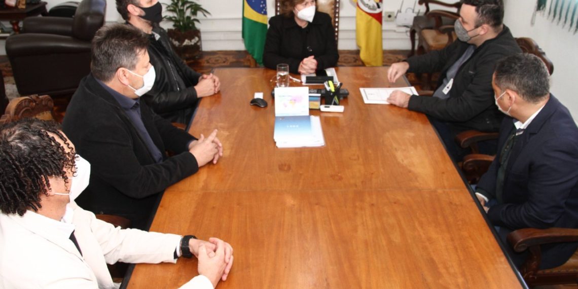 Representantes de Nova Hartz visitam gabinete da Secretária de Agricultura do Estado