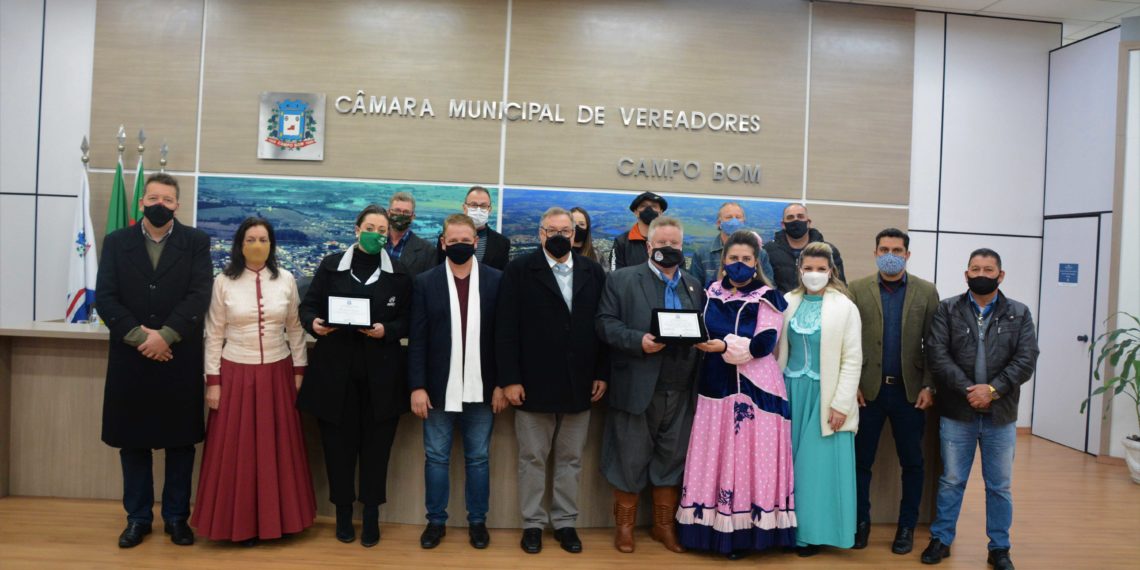 Empresa e entidade recebem no homenagem no Legislativo de Campo Bom
