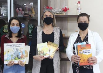 Sarah, Cláudia e Ana Andrioli: feira on-line será mais uma forma de incentivar a leitura em Sapiranga 
(Foto: Melissa Costa)