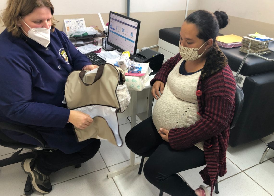 Catiana da Silva recebeu a sua bolsa maternidade em uma das últimas consultas do pré- natal, na UBS João Goulart
