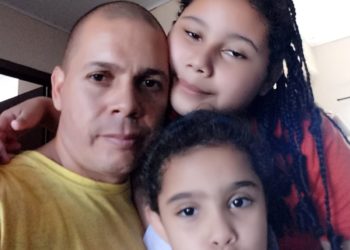 Menina ferida em acidente com  cavalo deixa a UTI; pai pede orações
