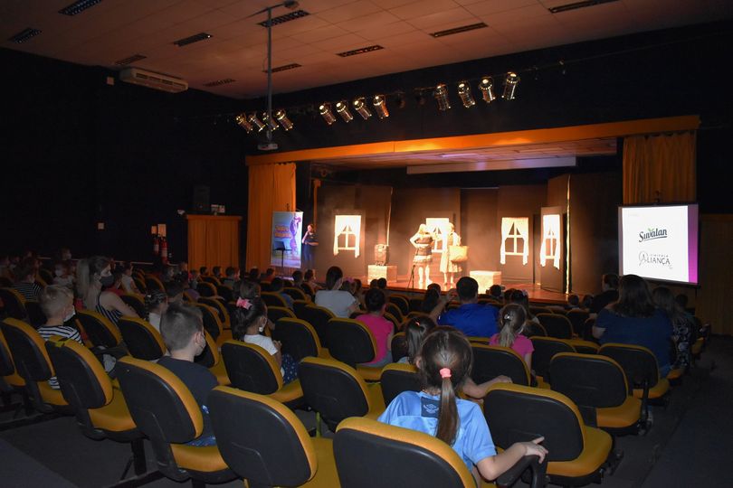 Teatro sobre alimentação saudável em Nova Hartz