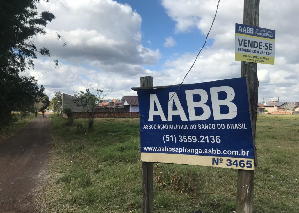 Entrada da sede da AABB Sapiranga já tem a placa indicando a venda