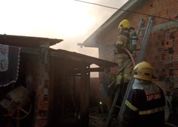 Incêndio destrói atelier e residência no bairro Voo Livre em Sapiranga