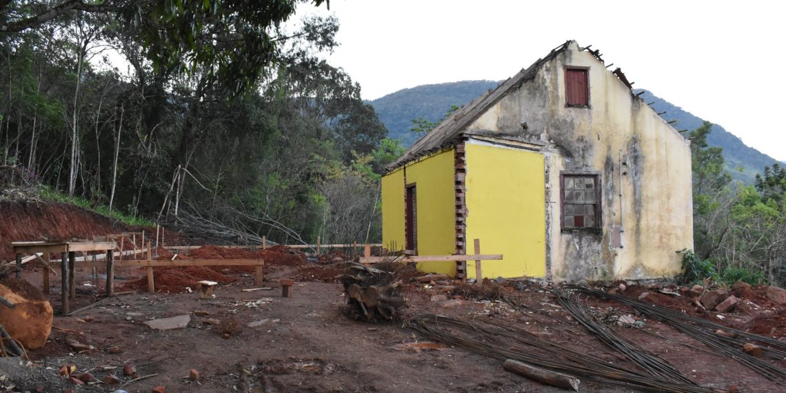 Prefeitura inicia reconstrução da Casa da Cascata