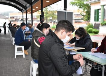 Primeiro Feirão de Empregos de Nova Hartz preencheu mais de 200 fichas de trabalho
