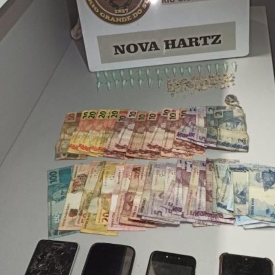 Homem e mulher são presos por tráfico em Nova Hartz