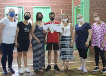 Alunos de Campo Bom recebem premiação do Desenho do Mascote da Proteção e Bem-Estar Animal