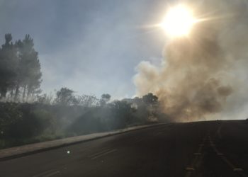 Incêndio em área urbana altera rotina dos moradores em Sapiranga