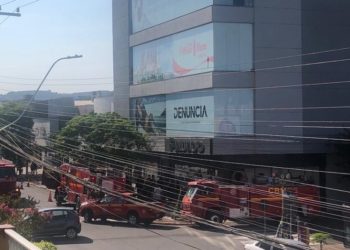 Incêndio atinge prédio de loja no Centro de Sapiranga