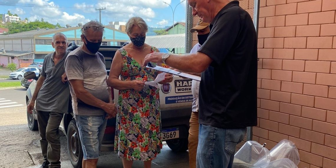 Sapiranga realiza a última entrega de alevinos em 2021